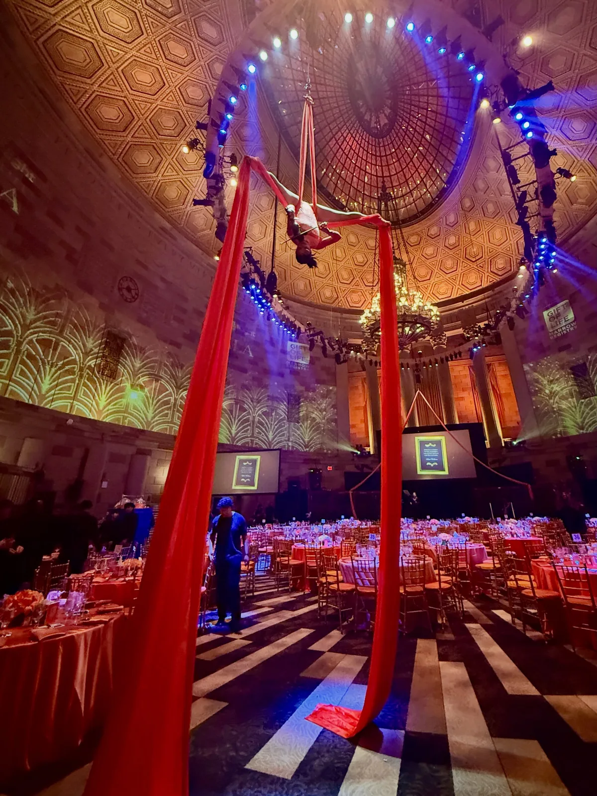 Anna Nordmoe playing violin on aerial silks